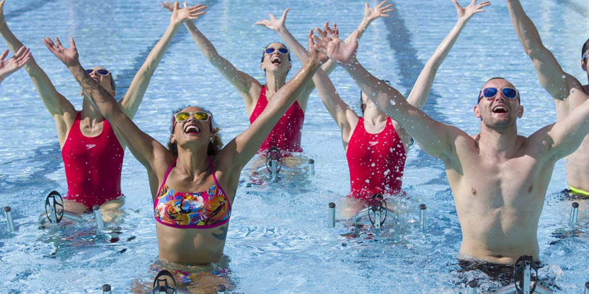 Quels sont les bienfaits de la natation ? Le sport en piscine dispose d'une multitude de bienfaits pour prendre soin de sa santé.